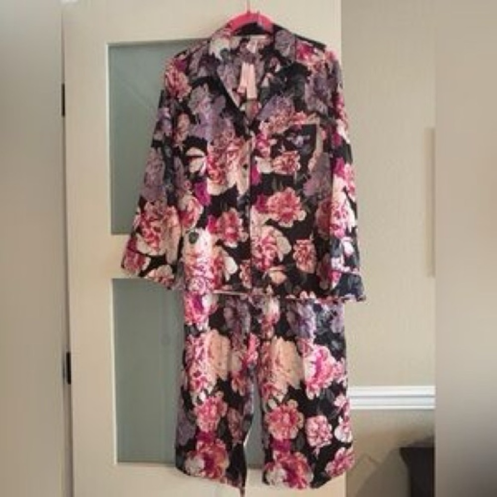 Victoria's Secret Pink and Purple Floral Soft Pajamas NWOT - Picture 4 of 6
